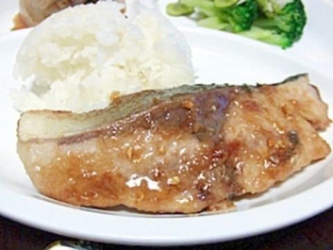 フライパンで焼くだけ!ブリの照り酢焼き